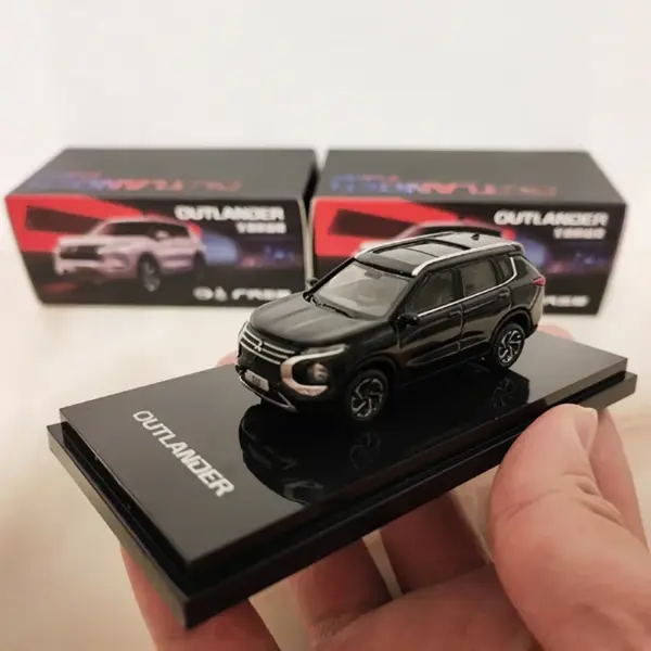 1:64 Scale Outlander SUV Diecast Car Model