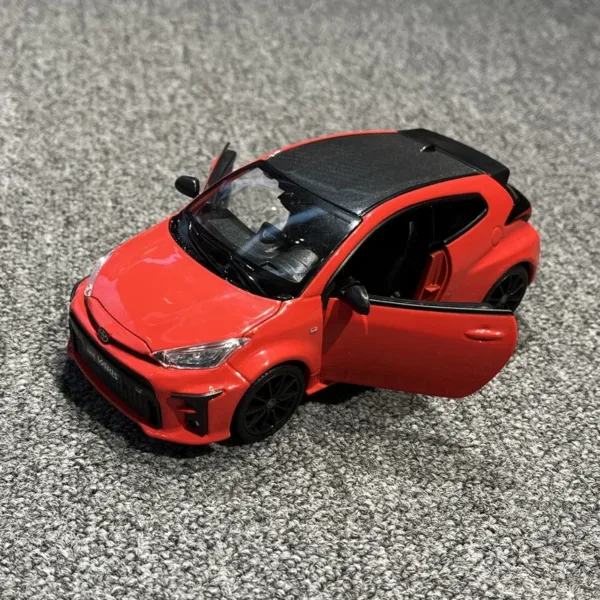 2021 Toyota Gr Yaris 1:24 Diecast Model Car - Image 3