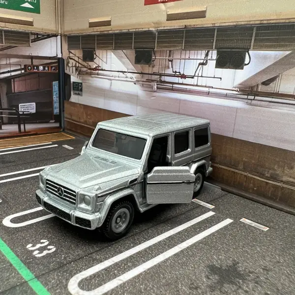 Mercedes-Benz G-Class G500 Diecast Model Car - Image 6