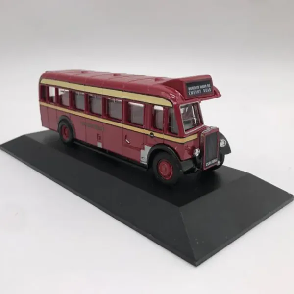 1:76 Scale British Double-Decker Bus Model - Image 4