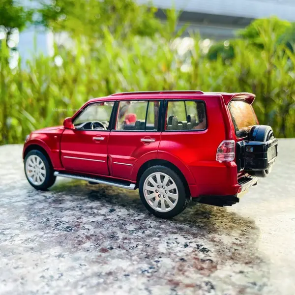 Mitsubishi Pajero 1:32 Alloy Toy Car Model - Image 4