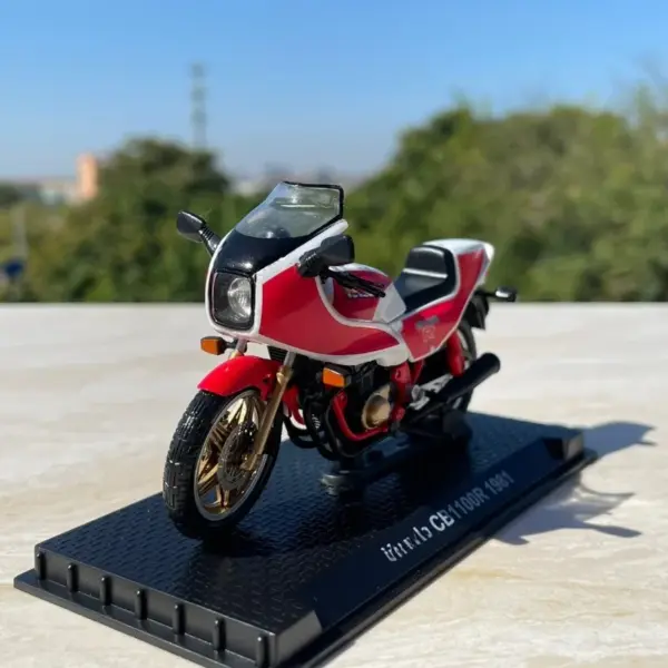 1:24 Diecast Honda CB1100R Motorcycle Model