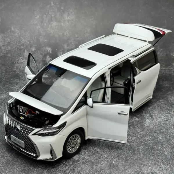 Lexus LM300H Diecast Model 1:18 Scale Toy - Image 5