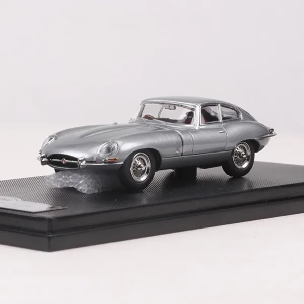 1961 Jaguar E-TYPE 1:64 Diecast Model Car - Image 15