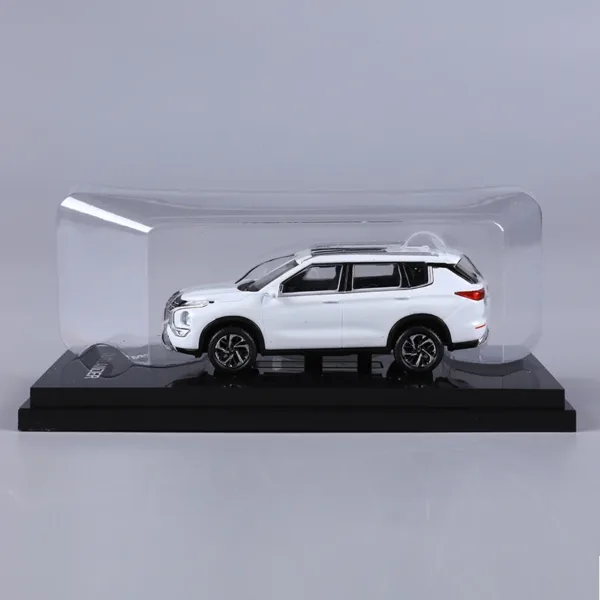 1:64 Scale Outlander Diecast Metal Model Car - Image 6