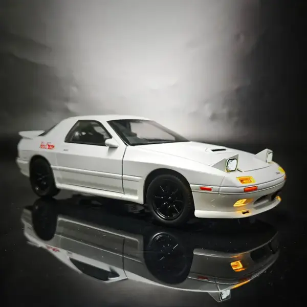 1:24 Mazda RX7 Alloy Diecast Car Model - Image 2