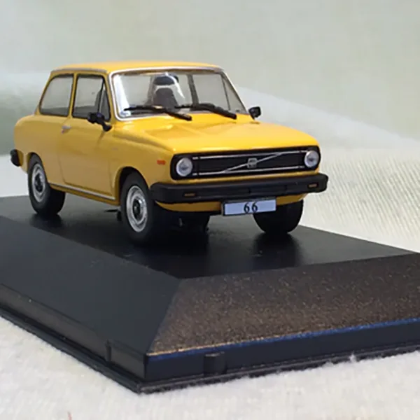 Diecast 1:43 Yellow 1975 Regal 66 Model Car