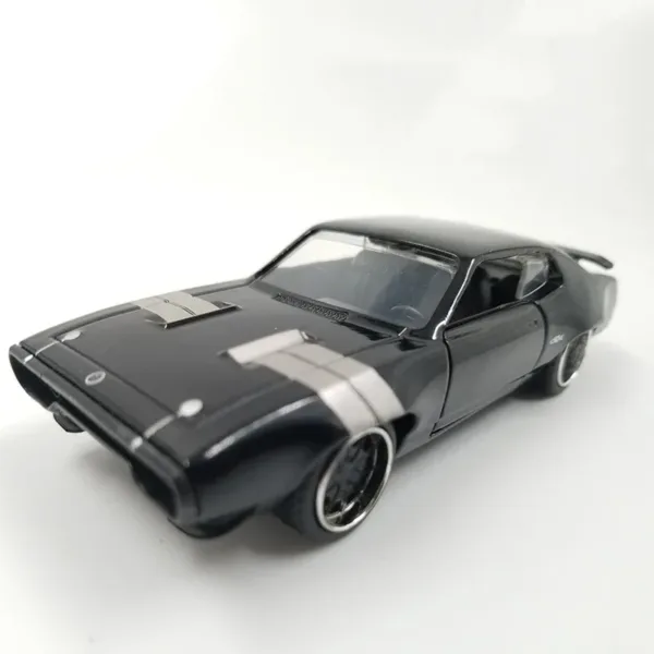 1:32 Scale Metal Alloy Diecast Car Model - Image 2