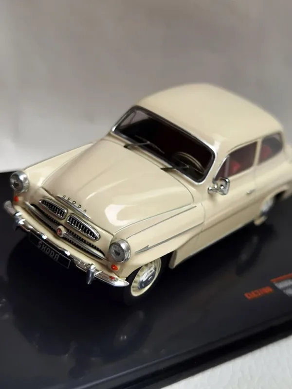 1:43 Scale SKODA 440 Spartak Alloy Model Car - Image 8