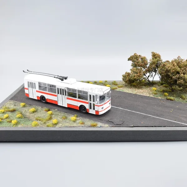 ZIU 682B Trolley Diecast Model Car 1:43 - Image 2