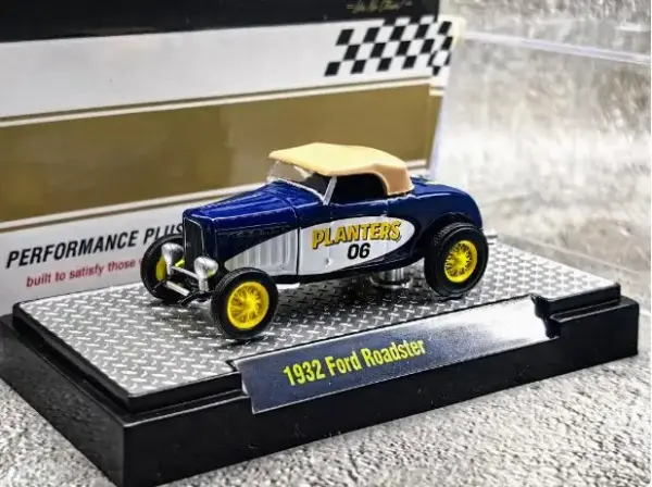 1/64 Vintage 1932 Ford Roadster Diecast Model - Image 9