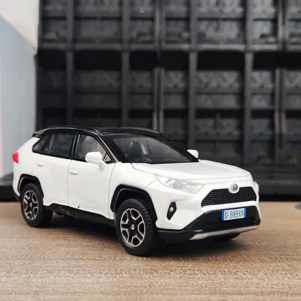 1:32 Alloy RAV4 SUV Model Car Toy - Image 8