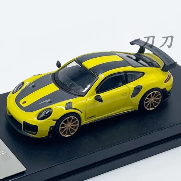 1:64 Scale Diecast 911 GT2RS Sports Car Model - Image 4