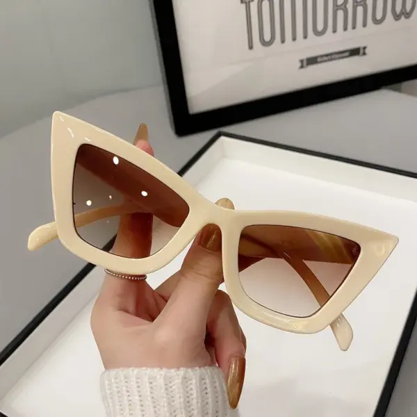 Trendy Cat Eye Vintage Sunglasses for Adults - Image 2