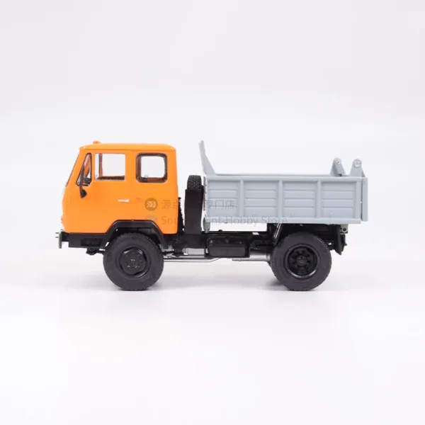 1:43 Soviet Vintage KAZ-608 Diecast Truck Model - Image 2