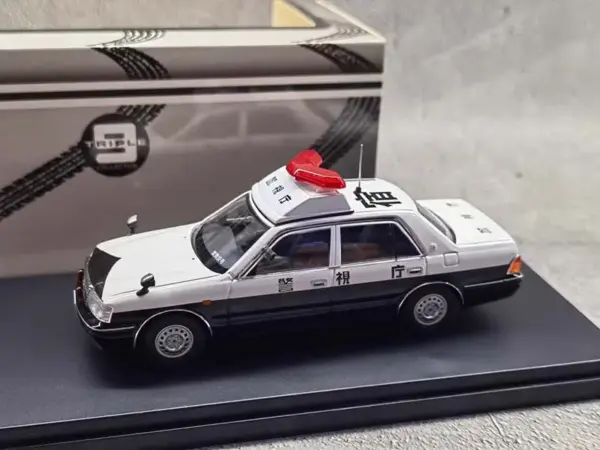 Japanese Police Car Alloy Model 1:43 Scale - Image 2