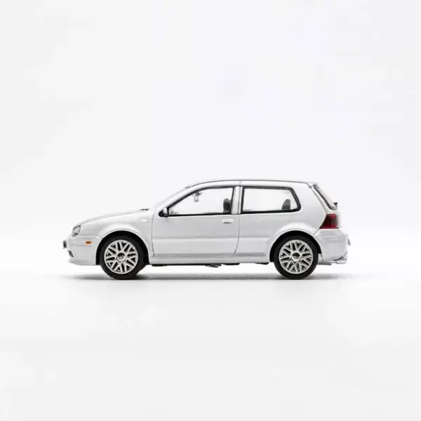 1:64 Scale Golf 4 GTI Metal Model Car - Image 3