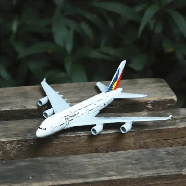 1:400 Scale Metal Airbus A380 Model Plane - Image 2