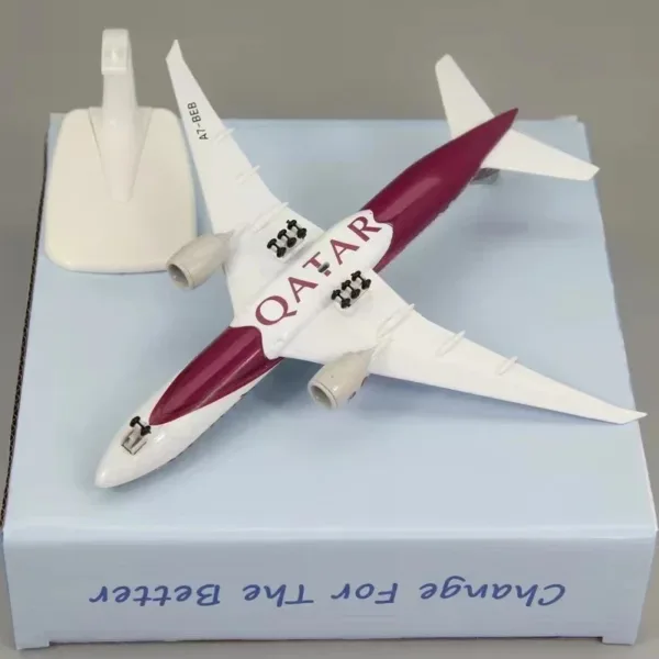 Qatar Airways Boeing 777 Diecast Model 20cm - Image 4