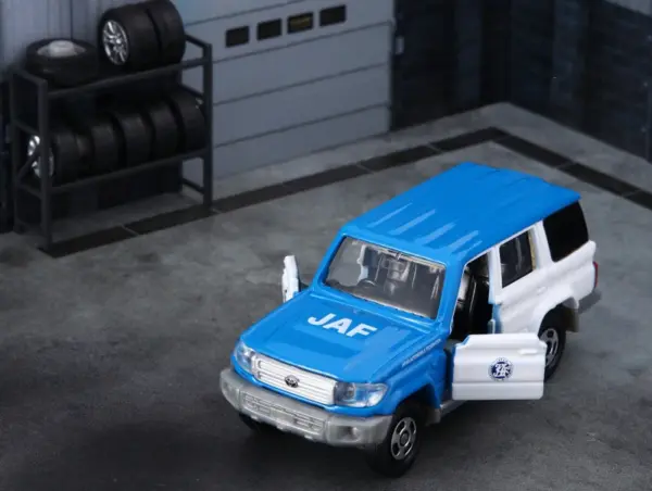 Toyota Land Cruiser JAF Road Service Diecast - Image 5