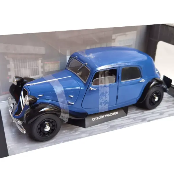 1:18 Scale Citroën Traction 1937 Diecast Model