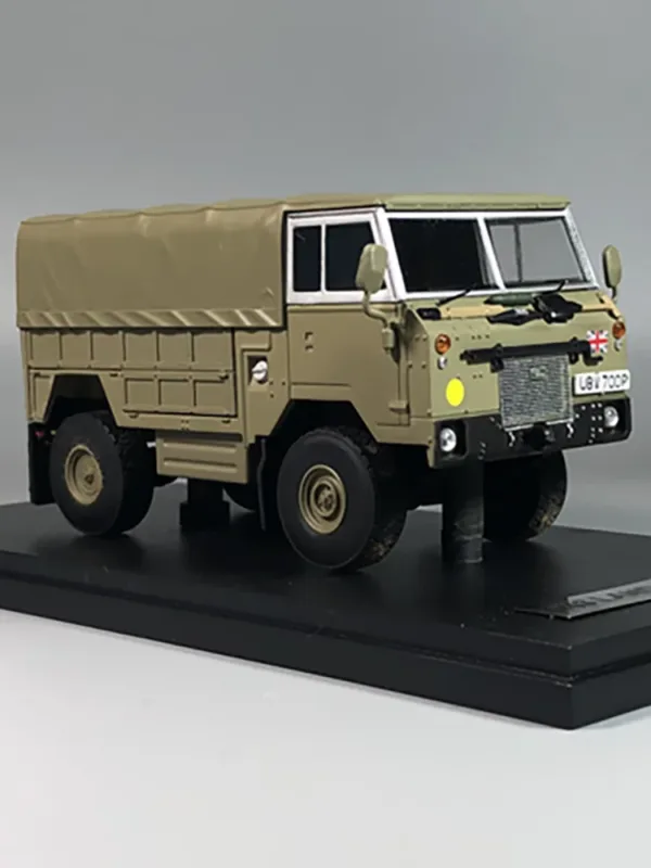 1:43 Scale Land Rover 101 Model Toy - Image 8