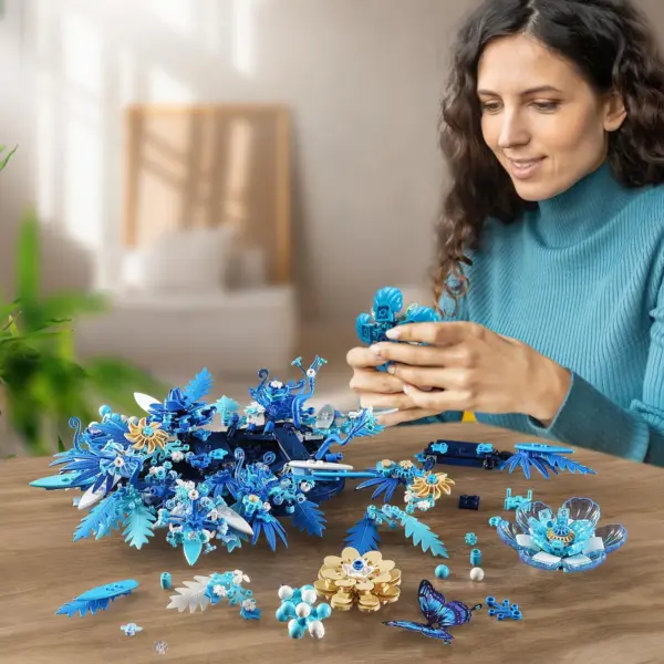 917PCS Blue Floral Building Blocks Set - Image 2