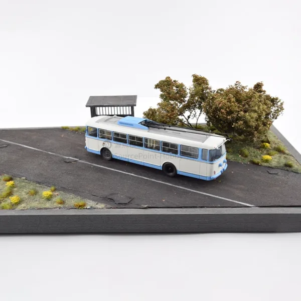 Skoda 9TR Diecast Trolleybus Model 1:43 Scale - Image 3