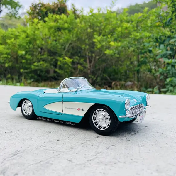 1:24 Scale 1957 Chevrolet Corvette Model Car - Image 4