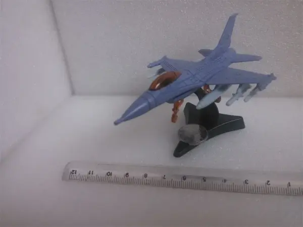 F-16 Fighting Falcon Model Kit 1:125 Scale - Image 6