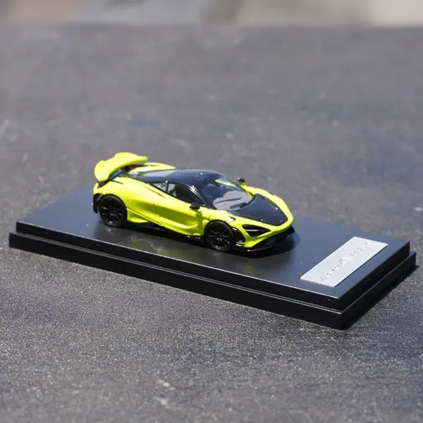 1:64 Scale Diecast McLaren Sports Car Model - Image 4