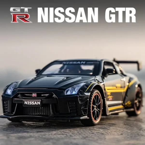 1:32 Nissan GTR R35 Alloy Model Car - Image 2