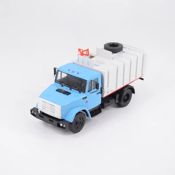 1:43 Scale ZIL-4333 Garbage Truck Model - Image 2