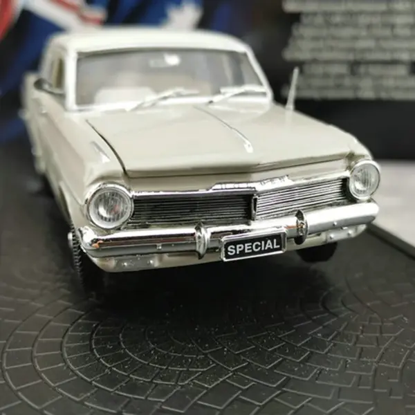 1:32 Scale EH Special Sedan Diecast Model - Image 4