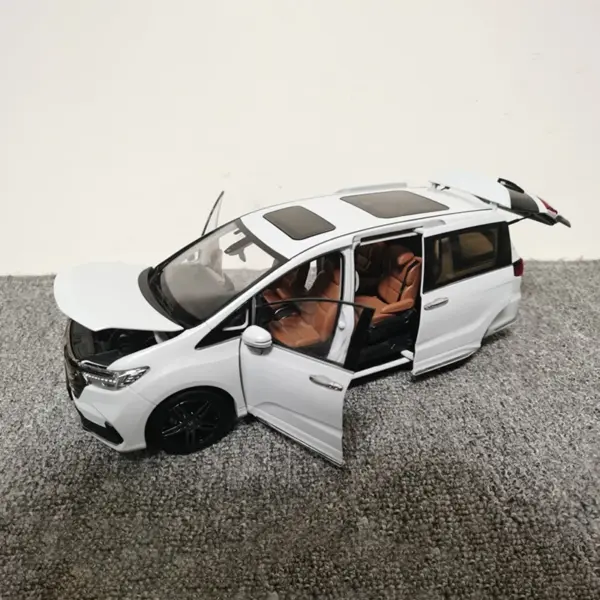 1:18 Scale 2022 ODYSSEY Diecast Car Model - Image 3