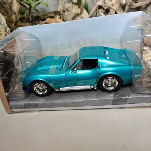 1/24 Scale 1969 Corvette Stingray Model Car - Image 3