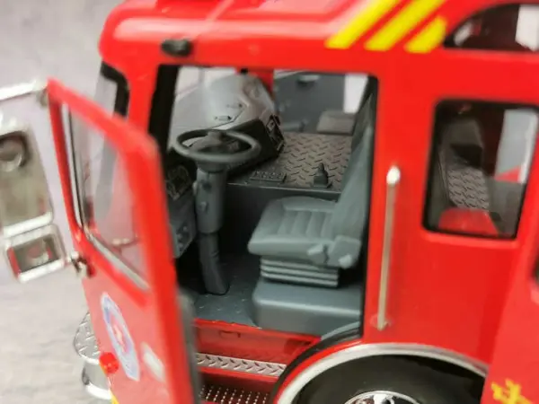 1:43 Scale Diecast Fire Truck Model Collectible - Image 4