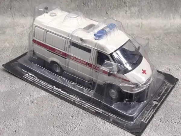 1/43 Scale Diecast Liaz Ambulance Model Car - Image 6