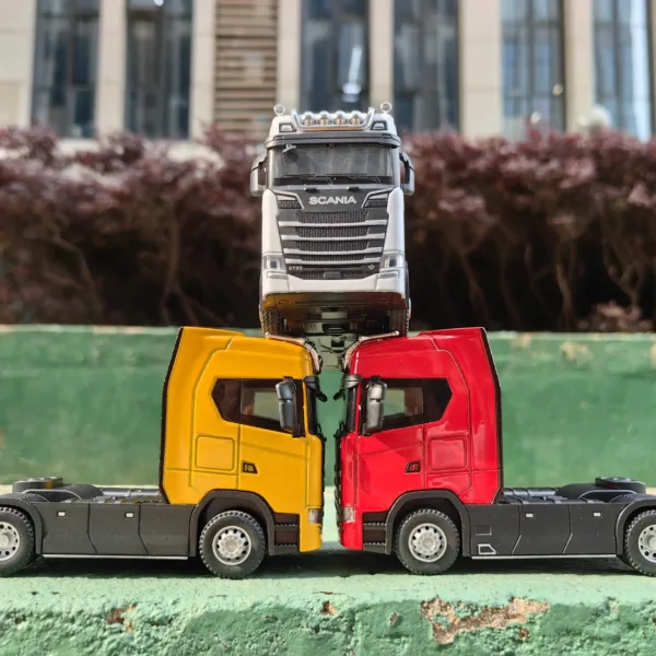 1/50 Diecast Truck Head Model with Sound & Light - Image 2