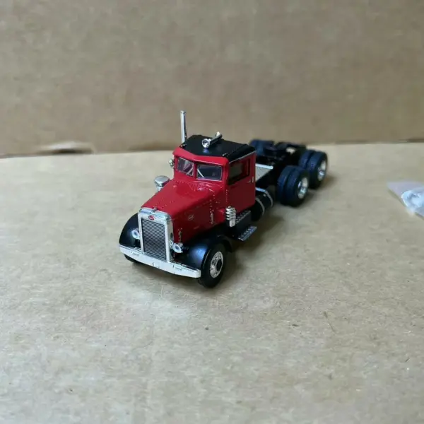 1:87 Scale Peterbilt 281 Model Truck Toy - Image 3