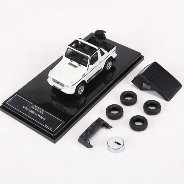 GCD 1:64 G500 Cabrio Alloy Model Car - Image 11