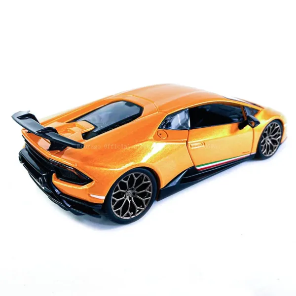 1:24 Scale Lamborghini Huracan Diecast Model - Image 3