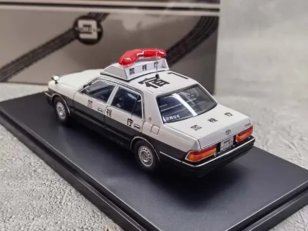 Japanese Police Car Alloy Model 1:43 Scale - Image 3