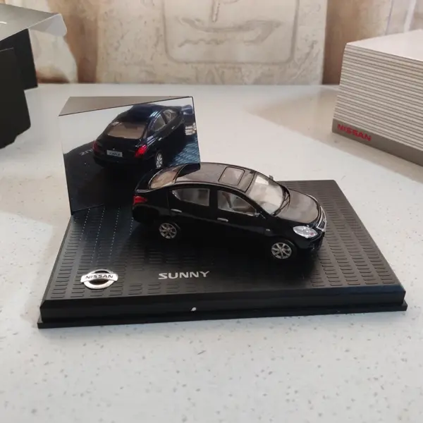 1:43 Nissan Sunny Diecast Model Car Toy - Image 6