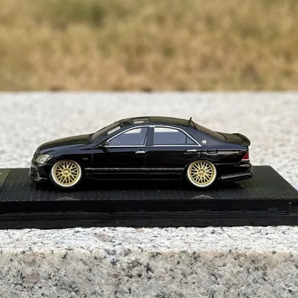 1:64 Scale Toyota Crown Resin Model Car - Image 4