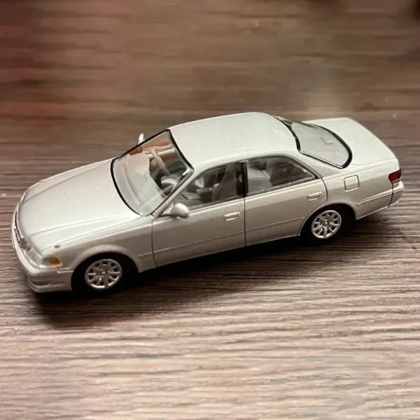 Toyota Mark II Diecast Model 1:64 by Takara Tomy - Image 4