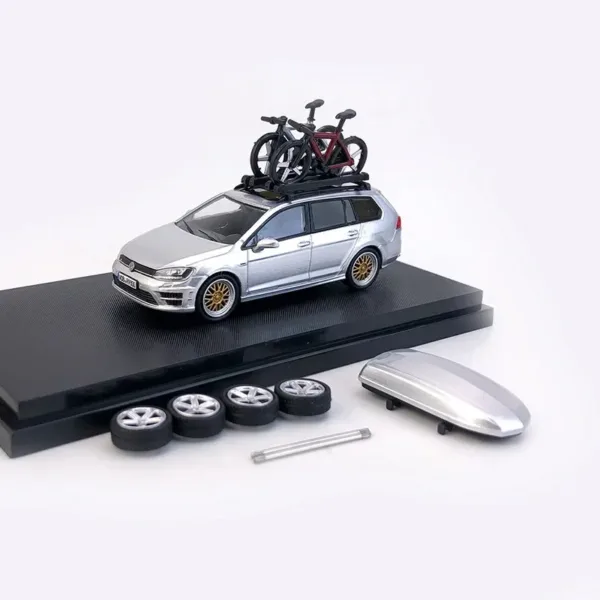 1:64 Golf 7 Travel Alloy Model with Accessories - Image 2