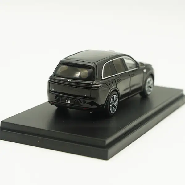 1:64 Scale L8 SUV Diecast Luxury Car Model - Image 4