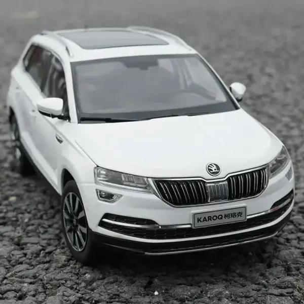 1:18 Scale Metal Skoda Karoq Diecast Model - Image 3