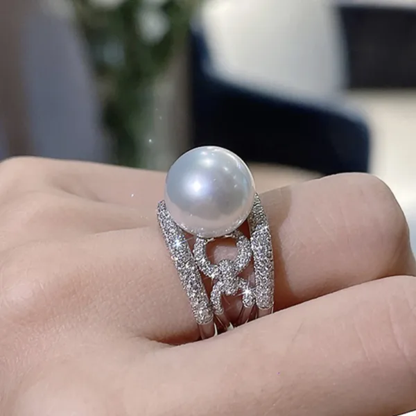 Elegant Simulated Pearl Wedding Band Ring